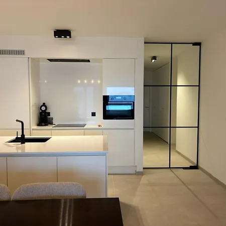 Апартаменты Renovated 3-bedroom With Amazing Sea View T169
