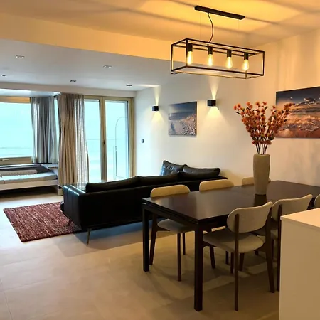 Renovated 3-bedroom With Amazing Sea View T169 *